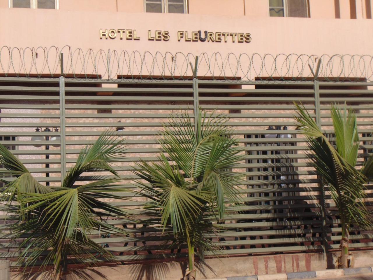 Hotel Les Fleurettes Ouagadougou Bagian luar foto
