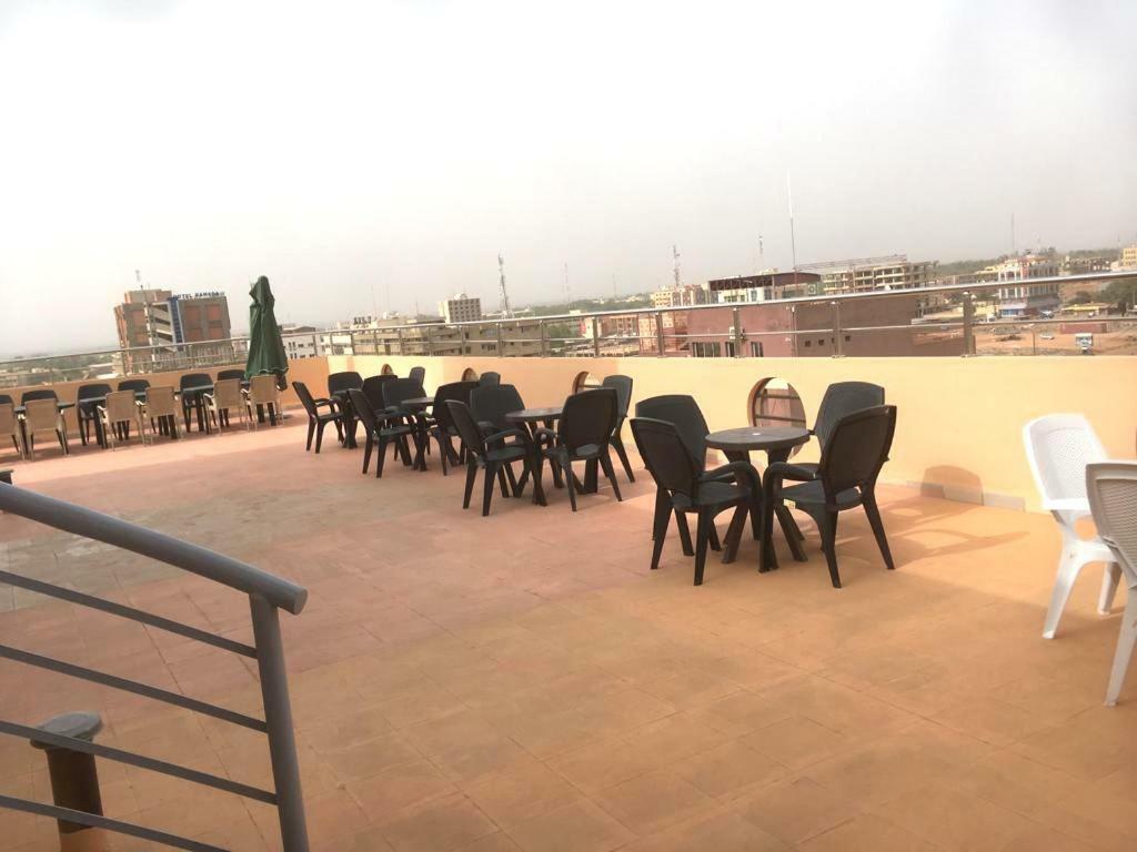 Hotel Les Fleurettes Ouagadougou Bagian luar foto